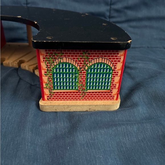 Melissa & Doug Wooden Railways Train Shed - Picture 7 of 11